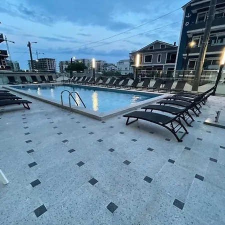 Maya Nord10 By Alezzi Parking&pool Navodari