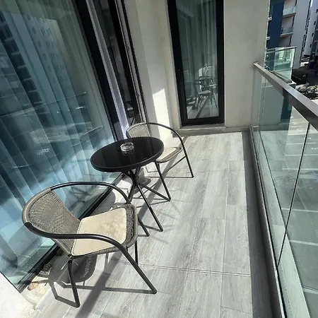 Maya Nord10 By Alezzi Parking&pool