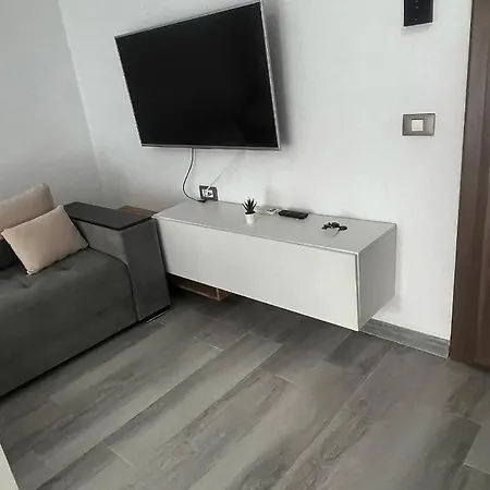 Maya Nord10 By Alezzi Parking&pool * Navodari